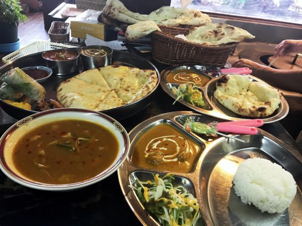 カレーを食べて夏バテを解消